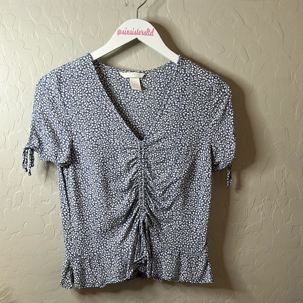 H&M blue and white short sleeve slightly cropped top. Size 4. Cute with jeans.